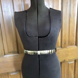 Vtg Gold Tone Hammered Metal Elastic Belt